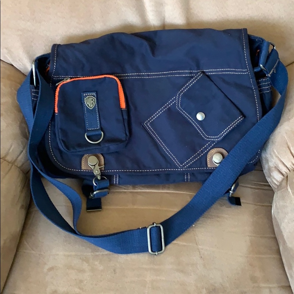Blue shoulder bag with lots of pockets